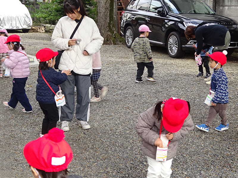 どんぐりひろい